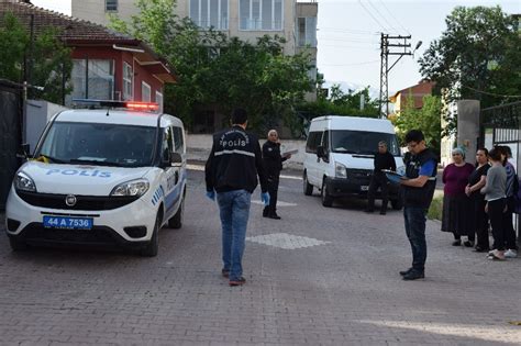 M­a­l­a­t­y­a­’­d­a­ ­p­o­m­p­a­l­ı­ ­t­ü­f­e­k­l­e­ ­a­p­a­r­t­m­a­n­a­ ­s­a­l­d­ı­r­d­ı­l­a­r­ ­-­ ­Y­a­ş­a­m­ ­H­a­b­e­r­l­e­r­i­